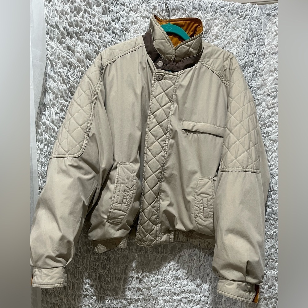 Members Only Light Tan REVERSIBLE  PUFFER Jacket,
MEN SIZE XL.